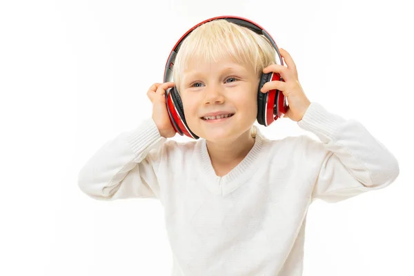 Netter Kleiner Junge Mit Kopfhörern — Stockfoto