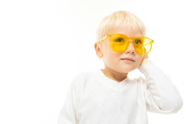 Pequeño Niño Posando Sobre Fondo Blanco —  Fotos de Stock