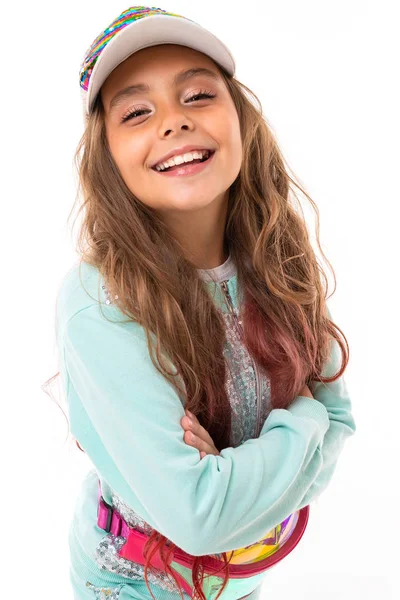 Fröhliches Mädchen Funkelnden Kleidern Stylischer Mütze Und Mit Taillenbeutel Isoliert — Stockfoto
