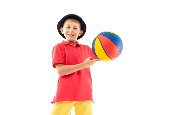 Niño Con Pelota Baloncesto — Foto de Stock