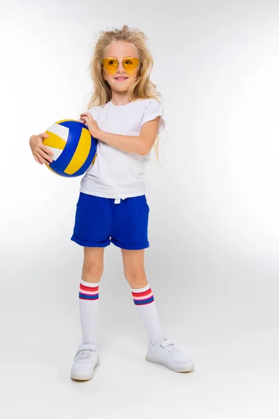 Jovencita Jugando Con Balón Estudio —  Fotos de Stock