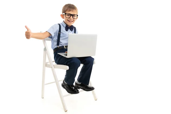 Jongen Die Laptop Werkt — Stockfoto