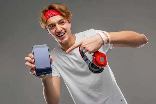 Remaja Dengan Headphone Dan Telepon — Stok Foto