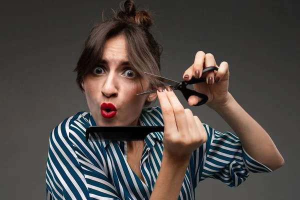 Mujer Joven Brunnet Cortó Pelo — Foto de Stock