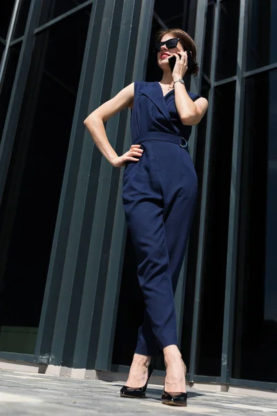 Beautiful Businesswoman Posing Modern Building — Stock Photo, Image