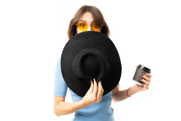 Young Beautiful Woman Posing Hat Coffee — Stock Photo, Image