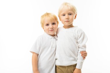 İki küçük kardeşin portresini yakından çek. 