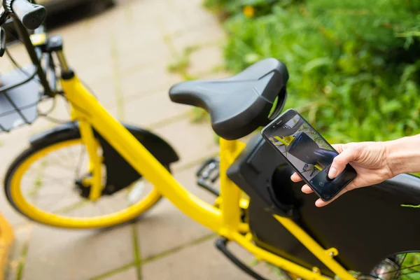 Woman Riding Bike City — Stock Photo, Image