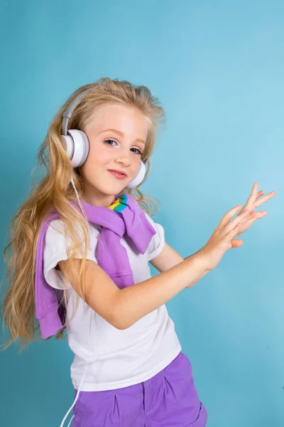 Cute Little Girl Listening Music — Stock Photo, Image