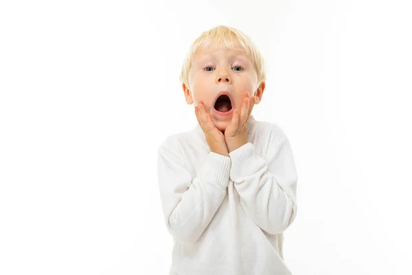 Netter Emotionaler Kleiner Junge — Stockfoto