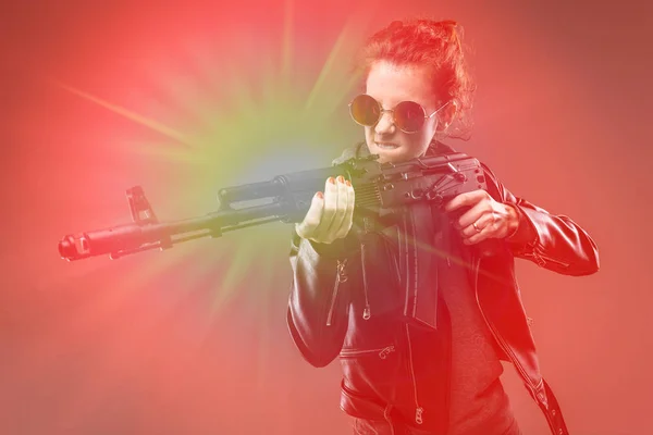 Fashionable Young Woman Leather Jacket Sunglasses Posing Assault Rifle Dark — Stock Photo, Image