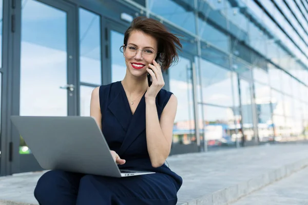 Businesswoman Working Laptop Phone Outdoors Modern Building — Stock Photo, Image