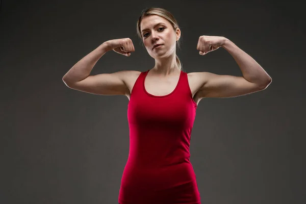 Beautiful Sportswoman Posing Gray — Stock Photo, Image