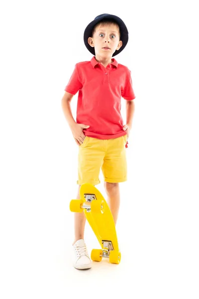Junge Posiert Mit Skate Studio — Stockfoto