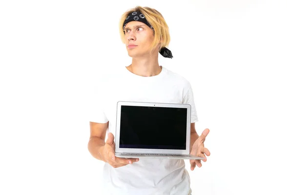 Man Posing Laptop White Background — Stok fotoğraf