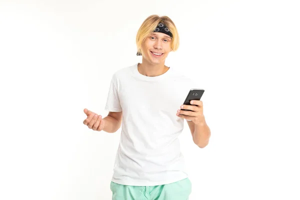 Homme Posant Avec Téléphone Portable Sur Fond Blanc — Photo