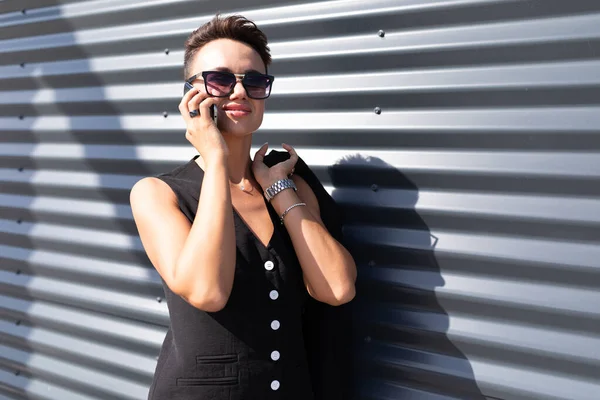 Outdoor Portrait Young Beautiful Woman Phone — Stock Photo, Image