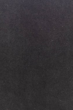 Bu yüzey, çeşitli sanatsal projelerde veya yaratıcı tasarım ortamlarında kullanım için ideal, ince dokulara sahip koyu siyah bir renge sahiptir..