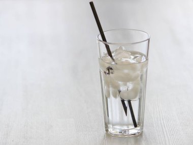 Masada buzlu cam var.