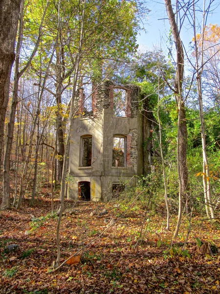 ニューヨーク州ハイランド フラニー リース州立公園内のチャールズ ロバーツ博士の遺跡 — ストック写真