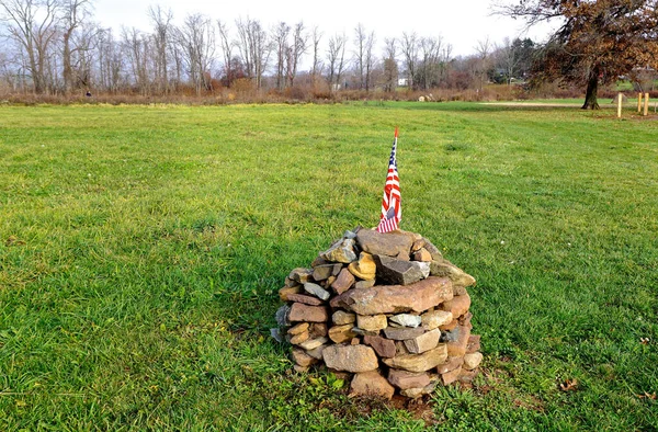 Durham Connecticut Pile Rocks Two American Flags White Farm Public — Stock Photo, Image