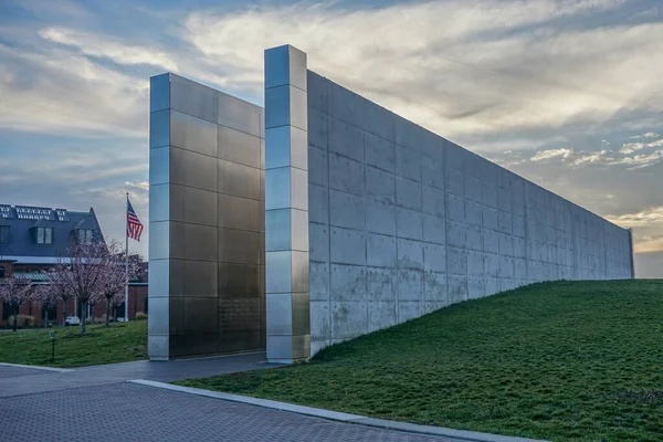 新泽西州泽西市 空旷的天空 新泽西州纪念9 11恐怖袭击受害者的官方纪念碑 位于自由州立公园 — 图库照片