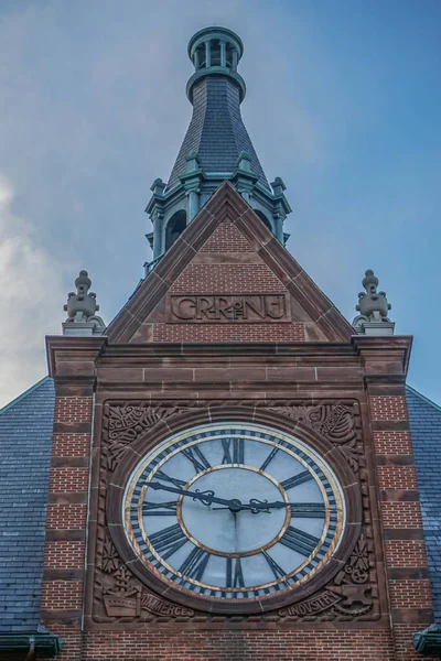 アメリカ合衆国ニュージャージー州ジャージーシティ 1889年に建設されたリバティ州立公園のニュージャージー中央鉄道ターミナルビルの時計塔 — ストック写真