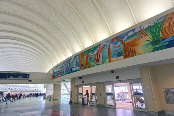 Jacksonville Flórida Viajantes Chegam Para Embarcar Seus Voos Partida Aeroporto — Fotografia de Stock