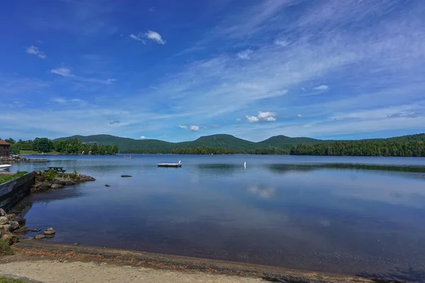 Adirondack Park Nova York Vista Montanha Azul Distância Costa Lago — Fotografia de Stock