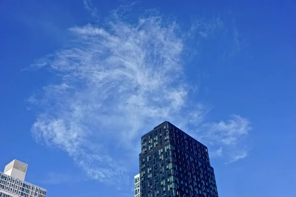 Long Island City Nova York Uma Nuvem Forma Espiral Céu — Fotografia de Stock