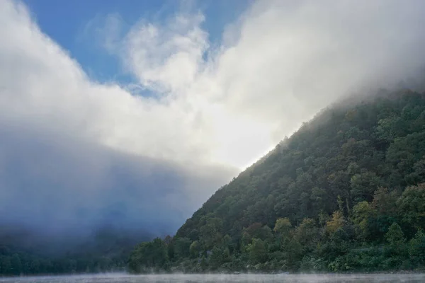 Kittatinny Point Pennsylvania Ήλιος Λάμπει Μέσα Από Την Ομίχλη Πάνω — Φωτογραφία Αρχείου