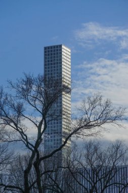 New York, New York: 432 Park Avenue, ABD 'nin en yüksek 3. binası, New York' un en yüksek ikinci binası ve dünyanın en yüksek yerleşim yeridir. Central Park 'tan görüntülendi.