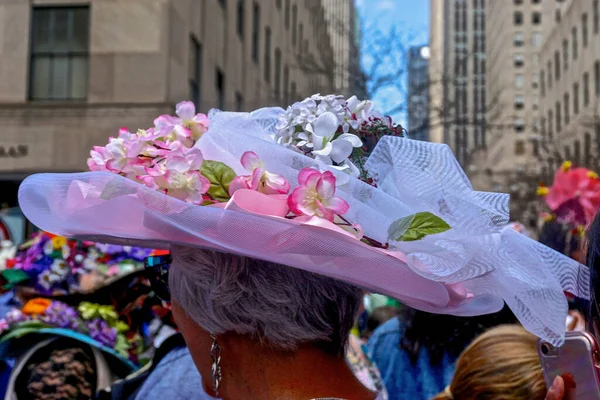 New York New York Una Donna Con Cappello Pasqua Fiori — Foto Stock