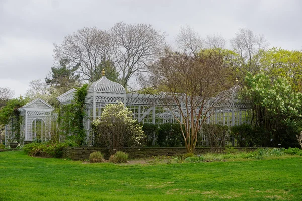 ニューヨーク州スタテン島 スヌグ港文化センターと植物園のヴィクトリア様式の温室 — ストック写真