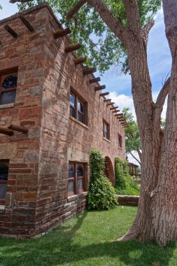 Cameron, Arizona: Cameron Ticaret Merkezindeki Yerli Amerikan Sanat Galerisi, bir Amerikan Yerlisi Kültür Merkezi.