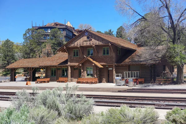 Büyük Kanyon Ulusal Parkı, Arizona: Büyük Kanyon Deposu (1910), Büyük Kanyon 'un Güney Halkası' nda bulunan Ulusal Tarihi eser..