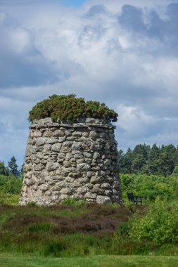 1881 'de İskoçya' nın Highlands bölgesindeki Inverness 'in doğusunda 1746 Culloden Muharebesi' nin yapıldığı yerde. Savaş alanı tarihi bir yer olarak korundu..