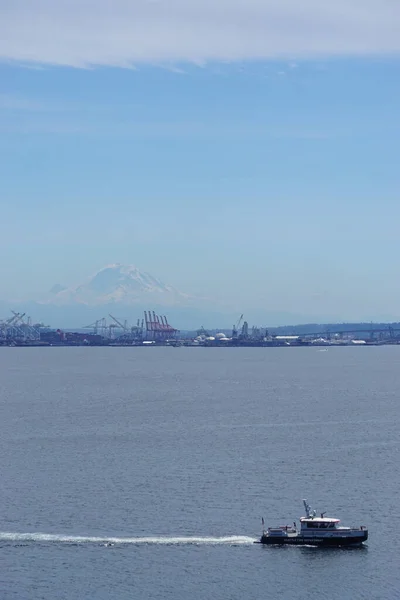 Seattle Washington Barco Corpo Bombeiros Seattle Atravessa Elliott Bay Enquanto — Fotografia de Stock
