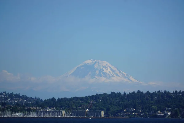 Seattle Washington Rainier Parece Flotar Aire Por Encima Elliott Bay —  Fotos de Stock