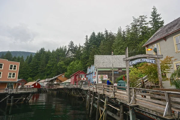 Ketchikan Alaska Tourists Visit Shops Creek Street Former Historic Red — Stock Photo, Image