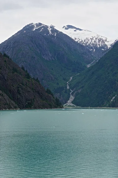 Endicott Arm Alaszka Vízesés Folyik Csendes Óceáni Északnyugati Fjord Fényes — Stock Fotó