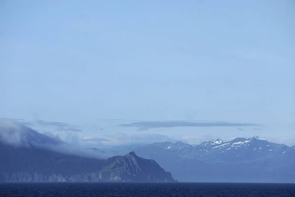 Islas Lejanas Montañas Nevadas Vistas Desde Crucero Golfo Alaska Una —  Fotos de Stock