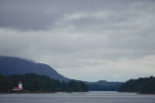 Sitka Alaska Eua Pequeno Farol Uma Ilha Nas Águas Sitka — Fotografia de Stock