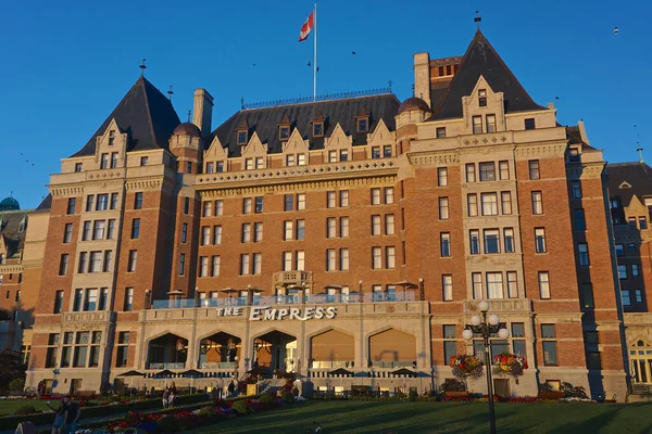 Victoria Kolumbia Brytyjska Kanada Turyści Podróżnicy Odwiedzają Hotel Empress Epoki — Zdjęcie stockowe