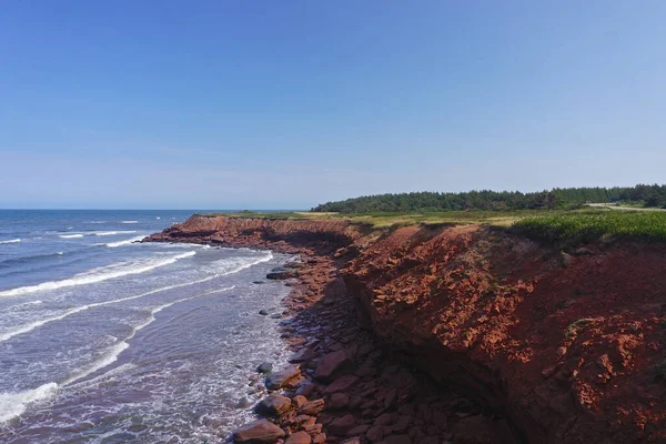 Остров Принца Эдуарда Канада Красный Песчаный Пляж Ясным Голубым Небом — стоковое фото