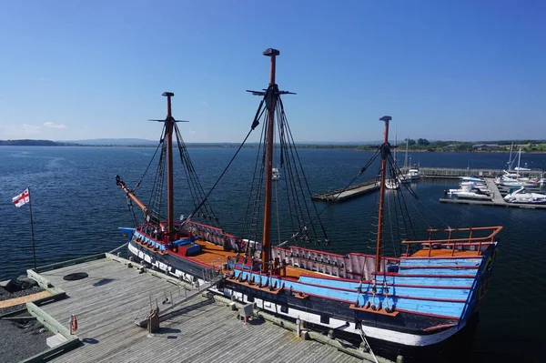 Pictou, Nova Scotia, Kanada: Hector 'un bir kopyası, İskoçya' dan Nova Scotia 'ya göçmenleri taşımak için kullanılan bir kargo gemisi, Hector Heritage Quay müzesine demirli..