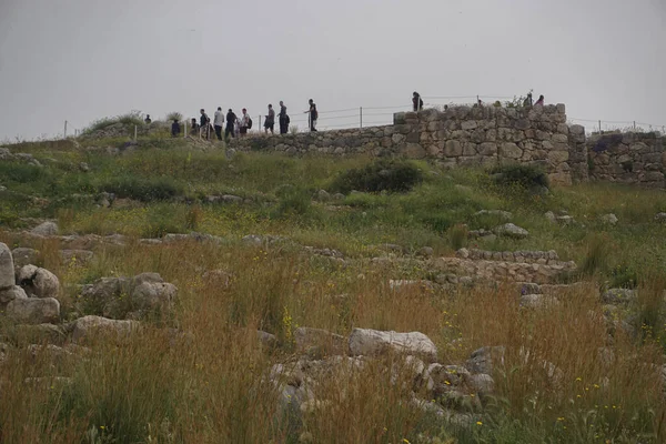 그리스의 미케네 관광객들은 펠로폰네소스의 미킨스 근처에 고고학적 장소를 미케네는 기원전 — 스톡 사진