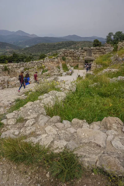 Mykene Grekland Turister Besöker Den Arkeologiska Platsen Nära Mykines Peloponnesos — Stockfoto