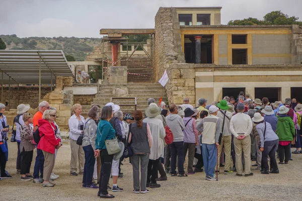 Knossos Crète Grèce Les Touristes Attendent Entrer Dans Salle Trône — Photo