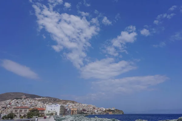 Hermoupolis Syros Grecia Vista Desde Rompeolas Una Formación Nubes Sobre — Foto de Stock